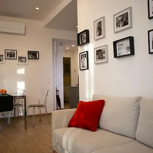 https://colosseo-brightful-apartment-with-rooftop.it-romehotels.com